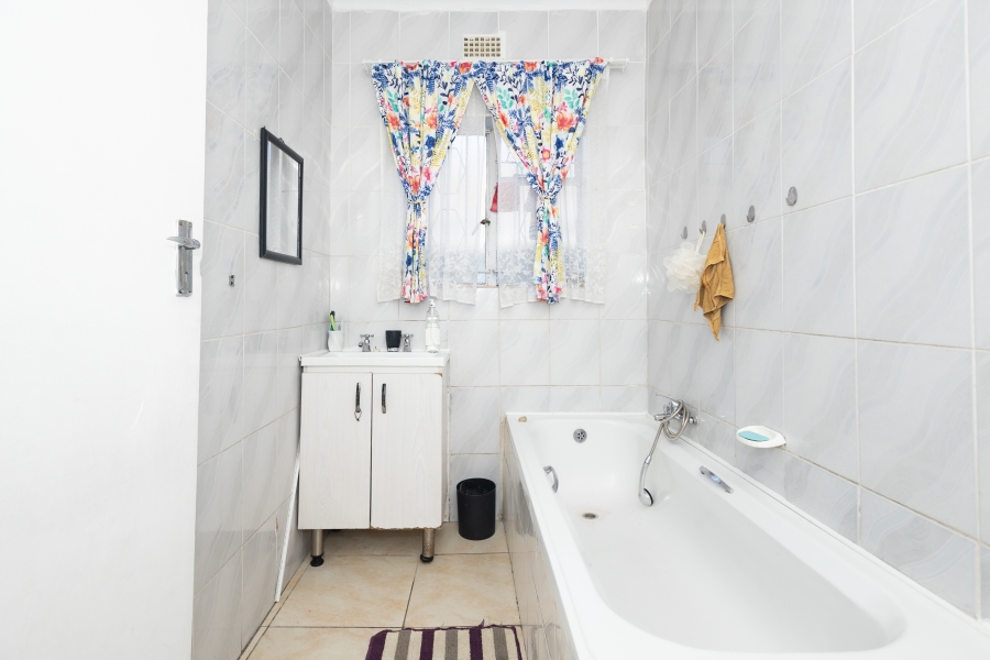 4 Bedroom Property for Sale in Ravensmead Western Cape